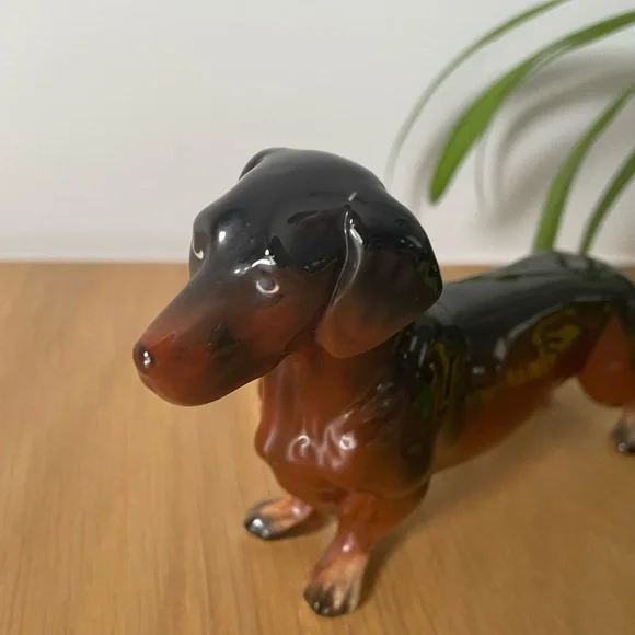 Vintage Dachshund Dog Porcelain Figurine - Picture 3 of 10